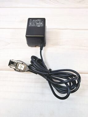 Motorola Cell Phone Charger SPN4457A Input 120VAC/60Hz/1W Output 8.8VAC/340mA—25